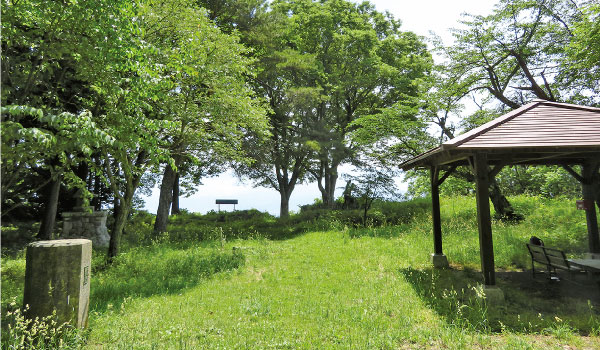 主郭（髻山山頂）