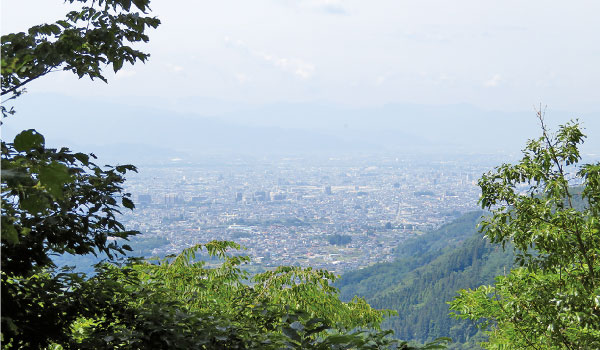 主郭から望む善光寺平